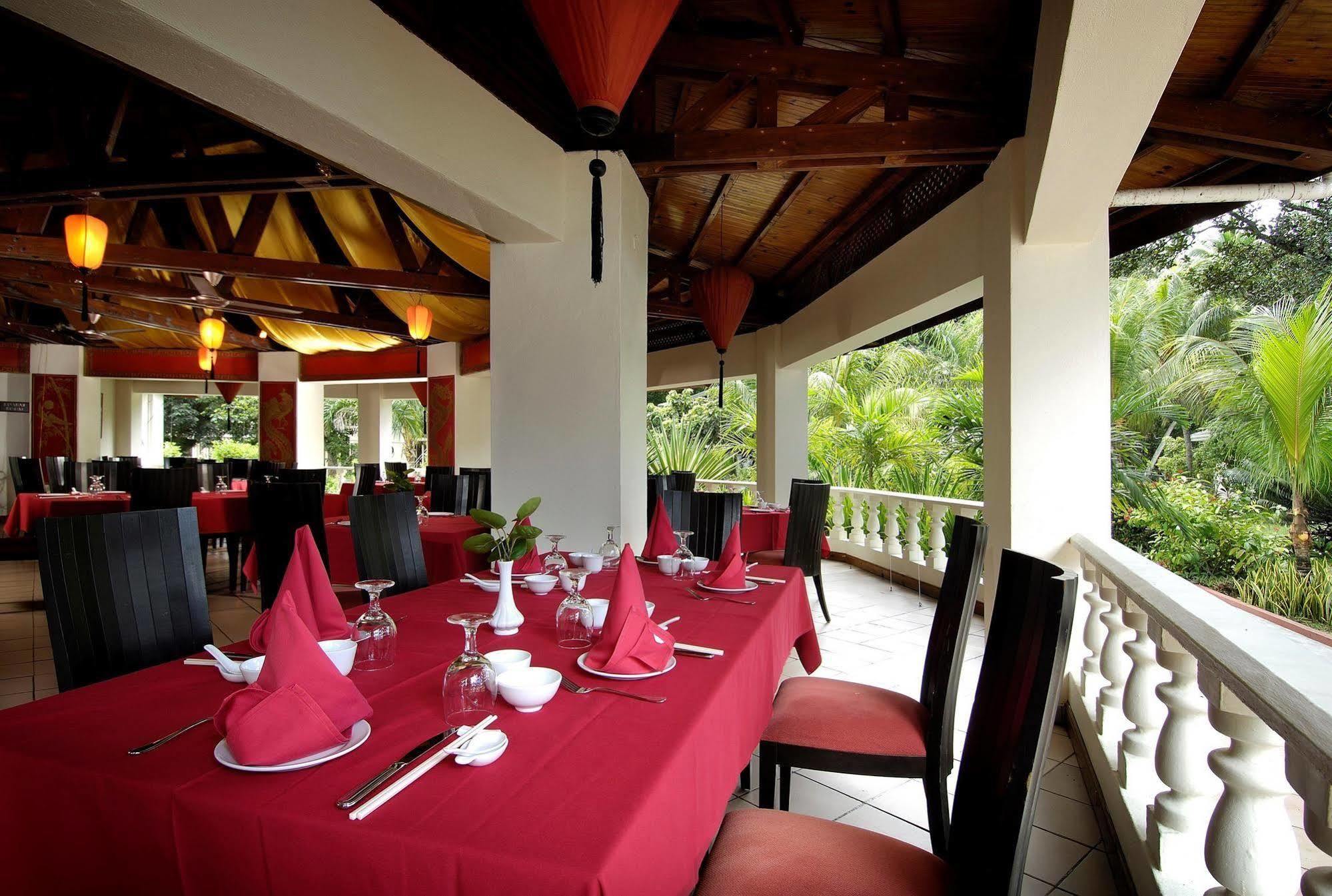 Berjaya Beau Vallon Bay Resort & Casino Екстериор снимка